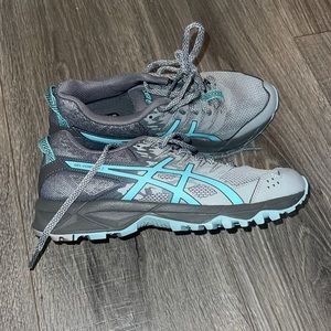 Women’s ASIC Tennis Shoes BRAND NEW